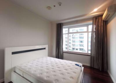 2 bed Condo in Circle Condominium Makkasan Sub District C11367