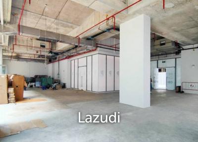 Retail space for rent at Asoke