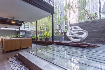 2 bed Condo in MODE Sukhumvit 61 Khlong Tan Nuea Sub District C11353