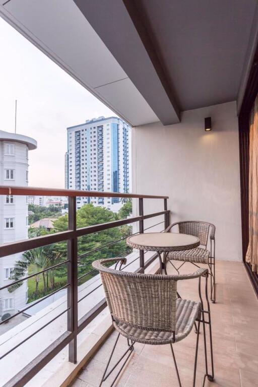 2 bed Condo in MODE Sukhumvit 61 Khlong Tan Nuea Sub District C11353