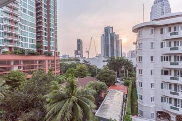 2 bed Condo in MODE Sukhumvit 61 Khlong Tan Nuea Sub District C11353