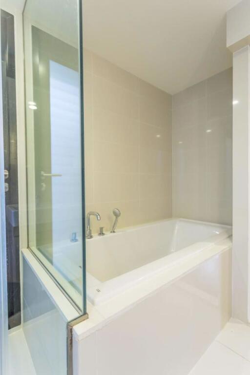 2 bed Condo in MODE Sukhumvit 61 Khlong Tan Nuea Sub District C11353