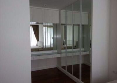 2 bed Condo in Q Langsuan Lumphini Sub District C11341