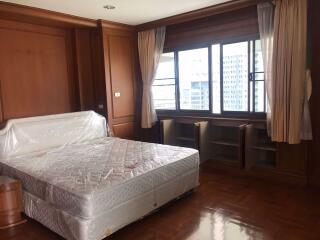 3 bed Condo in Tower Park Khlong Toei Nuea Sub District C11334