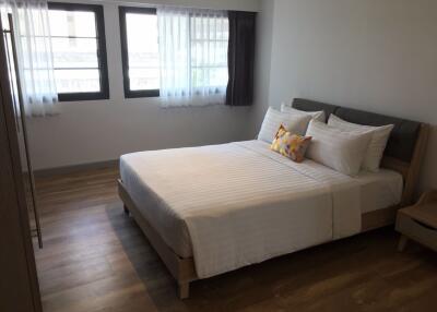 3 bed Condo in Villa Bajaj Khlong Toei Nuea Sub District C11330