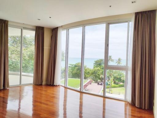 Luxury Beachfront Condo at The Cove for Sale