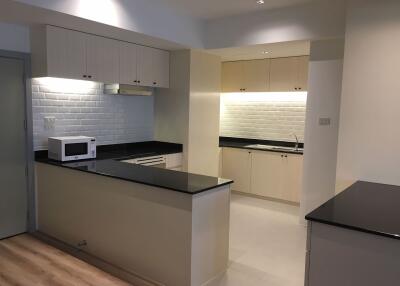 2 bed Condo in Villa Bajaj Khlong Toei Nuea Sub District C11329