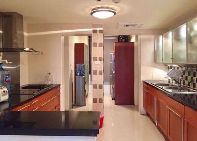 3 bed Condo in All Season Mansion Lumphini Sub District C11322