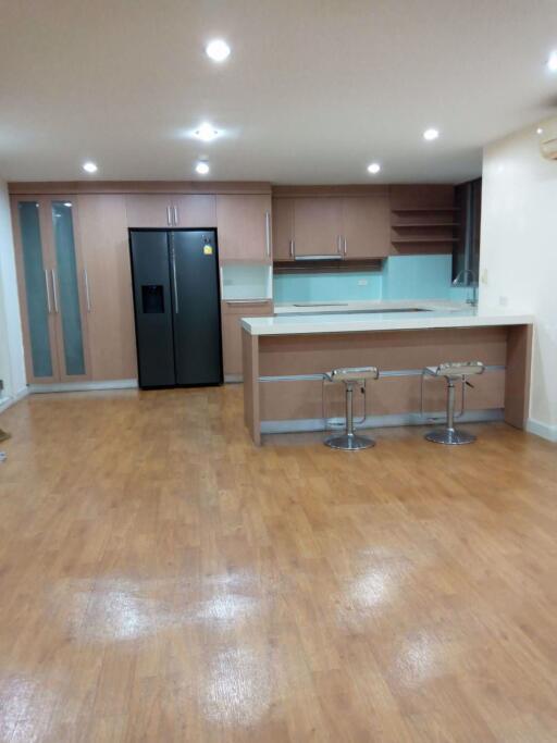 4 bed Condo in Tai Ping Towers Khlong Tan Nuea Sub District C11316