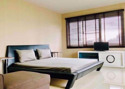 2 bed Condo in 33 Tower Khlong Tan Nuea Sub District C11311