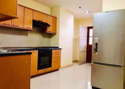 2 bed Condo in 33 Tower Khlong Tan Nuea Sub District C11311