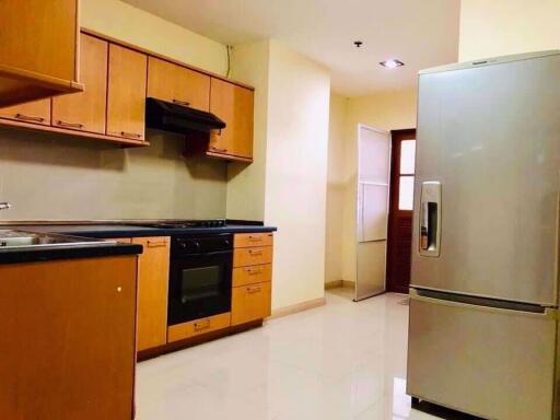 2 bed Condo in 33 Tower Khlong Tan Nuea Sub District C11311