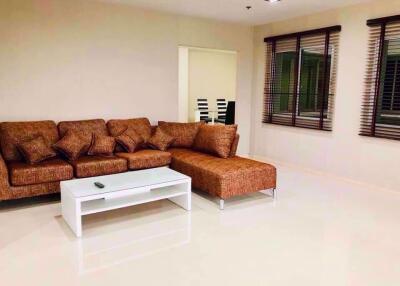 2 bed Condo in 33 Tower Khlong Tan Nuea Sub District C11311