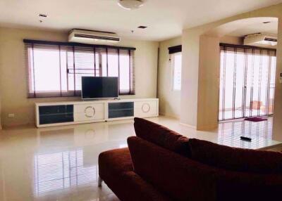 2 bed Condo in 33 Tower Khlong Tan Nuea Sub District C11311