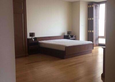 3 bed Condo in The Park Chidlom Lumphini Sub District C11307