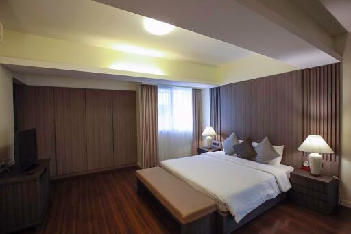 2 bed Condo in The Kameo Court Khlong Toei Nuea Sub District C11302