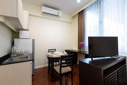 Studio bed Condo in The Kameo Court Khlong Toei Nuea Sub District C11301