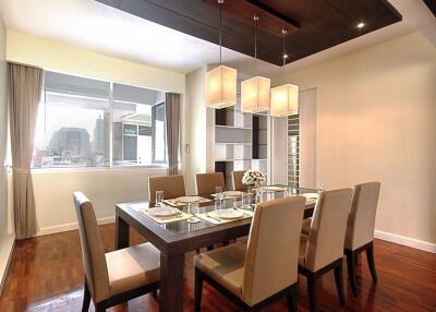 3 bed Condo in Krystal Court Khlong Toei Nuea Sub District C11300