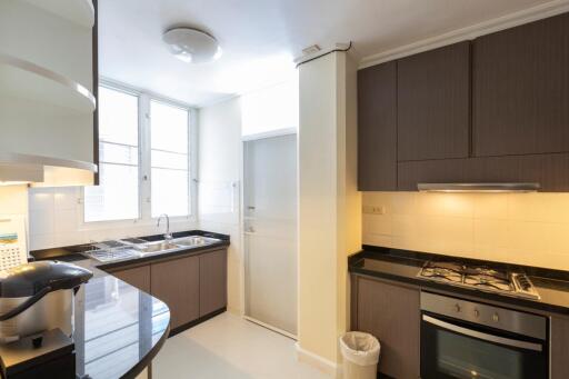 3 bed Condo in Krystal Court Khlong Toei Nuea Sub District C11299