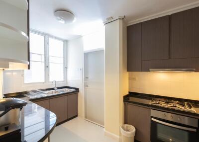 3 bed Condo in Krystal Court Khlong Toei Nuea Sub District C11299