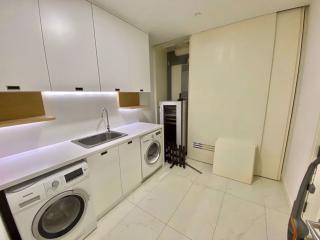 2 bed Condo in 185 Rajadamri Lumphini Sub District C11294