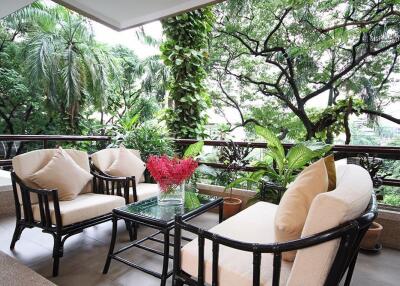 2 bed Condo in Krystal Court Khlong Toei Nuea Sub District C11282