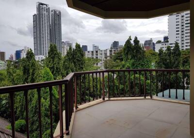 3 bed Condo in The Cadogan Private Residence Khlong Tan Nuea Sub District C11240