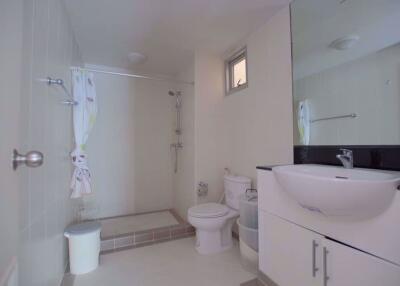 2 bed Condo in 49 Plus Khlong Tan Nuea Sub District C11227