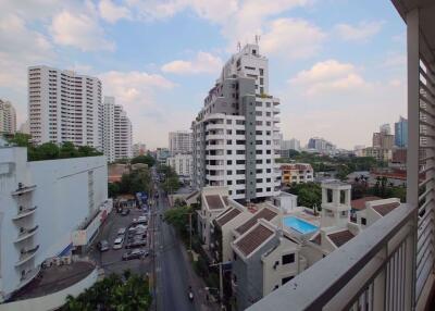 2 bed Condo in 49 Plus Khlong Tan Nuea Sub District C11227