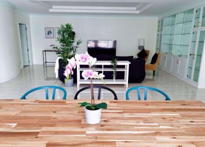 2 bed Condo in Le Premier 1 Khlong Toei Nuea Sub District C11185