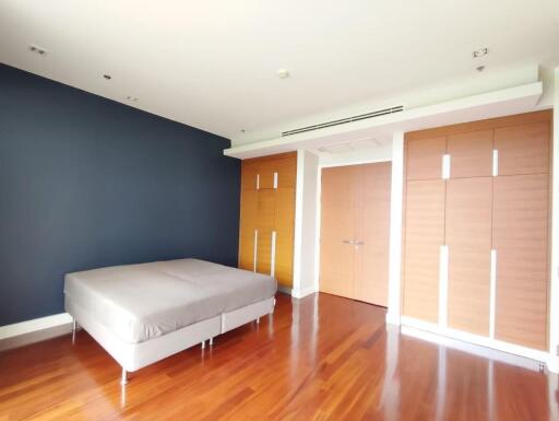 Spacious The Cove Condo For Sale at Pattaya