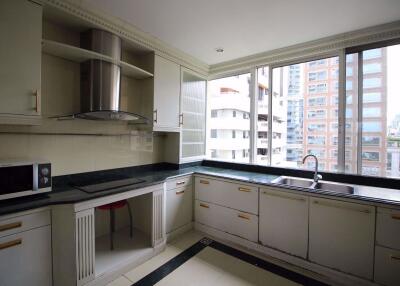 3 bed Condo in Langsuan Ville Lumphini Sub District C11182