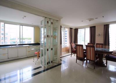 3 bed Condo in Langsuan Ville Lumphini Sub District C11182