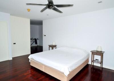 4 bed Condo in Bangkapi Mansion Khlongtoei Sub District C11176