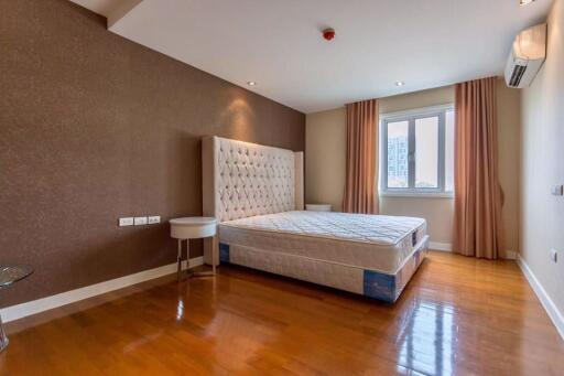 3 bed Condo in Le Nice Ekamai Phrakhanongnuea Sub District C11170