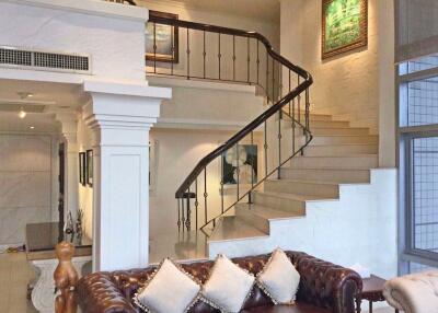 4 bed Duplex in All Season Mansion Lumphini Sub District D11120