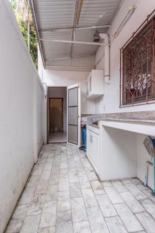 4 bed House Khlongtan Sub District H10920