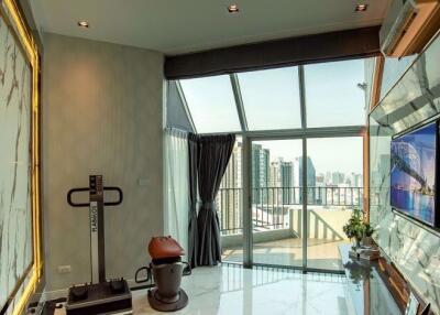 2 bed Penthouse in Belle Grand Rama 9 Huai Khwang Sub District P11062