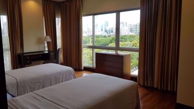 3 bed Condo in Royal Residence Park Lumphini Sub District C11111