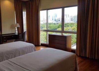 3 bed Condo in Royal Residence Park Lumphini Sub District C11111