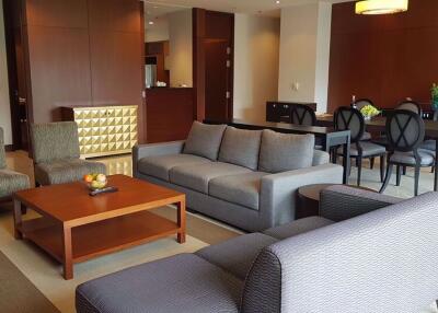 3 bed Condo in Royal Residence Park Lumphini Sub District C11111