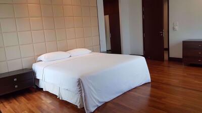 3 bed Condo in Royal Residence Park Lumphini Sub District C11111