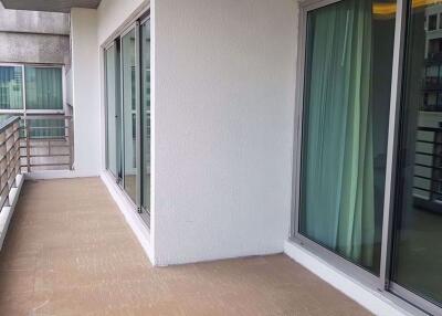 3 bed Condo in Royal Residence Park Lumphini Sub District C11111