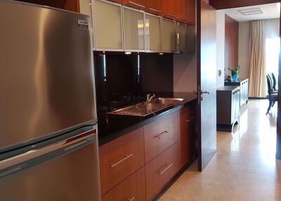 3 bed Condo in Royal Residence Park Lumphini Sub District C11111