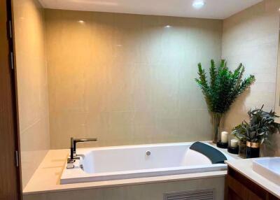 2 bed Condo in The Hudson Sathorn 7 Thungmahamek Sub District C11098