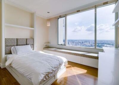 3 bed Penthouse in Watermark Chaophraya Khlong Ton Sai Sub District P11060