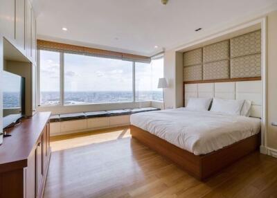 3 bed Penthouse in Watermark Chaophraya Khlong Ton Sai Sub District P11060