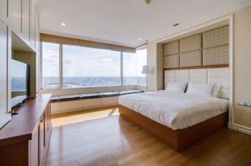 3 bed Penthouse in Watermark Chaophraya Khlong Ton Sai Sub District P11060