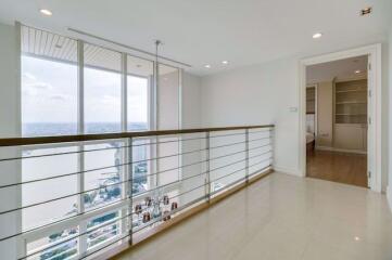 3 bed Penthouse in Watermark Chaophraya Khlong Ton Sai Sub District P11060