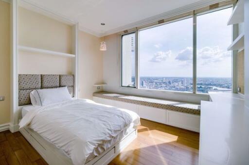 3 bed Penthouse in Watermark Chaophraya Khlong Ton Sai Sub District P11060